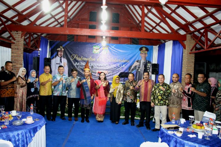 Foto bersama disela acara.