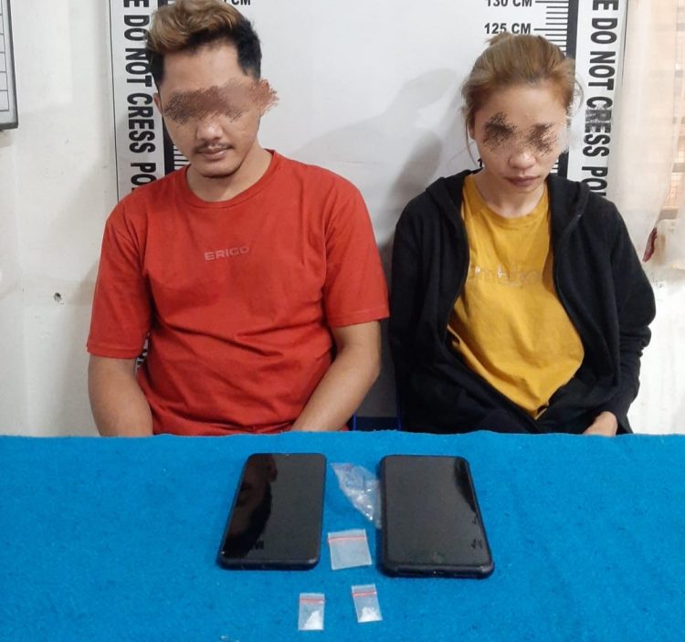 Foto kedua pelaku dan barang bukti sabu yang diamankan Polisi.