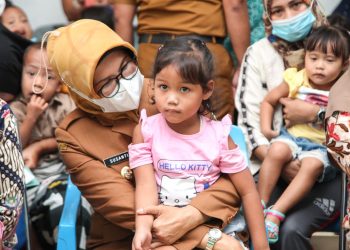 Plt. Wali Kota Pematangsiantar saat menghadiri Gebyar Pencegahan Anak Stunting dengan Pemberian Makanan Tambahan (PMT) di Kecamatan Siantar Barat.