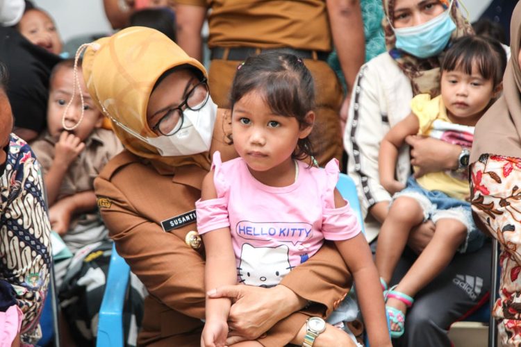 Plt. Wali Kota Pematangsiantar saat menghadiri Gebyar Pencegahan Anak Stunting dengan Pemberian Makanan Tambahan (PMT) di Kecamatan Siantar Barat.
