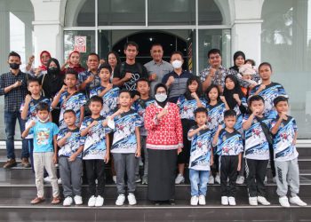 Foto bersama usai pertemuan.