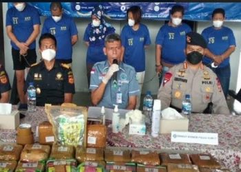 Badan Narkotika Nasional (BNN) menangkap empat orang perempuan anggota sindikat narkoba antar provinsi yang menggunakan jasa ekspedisi dalam menjalankan bisnisnya. Foto ist