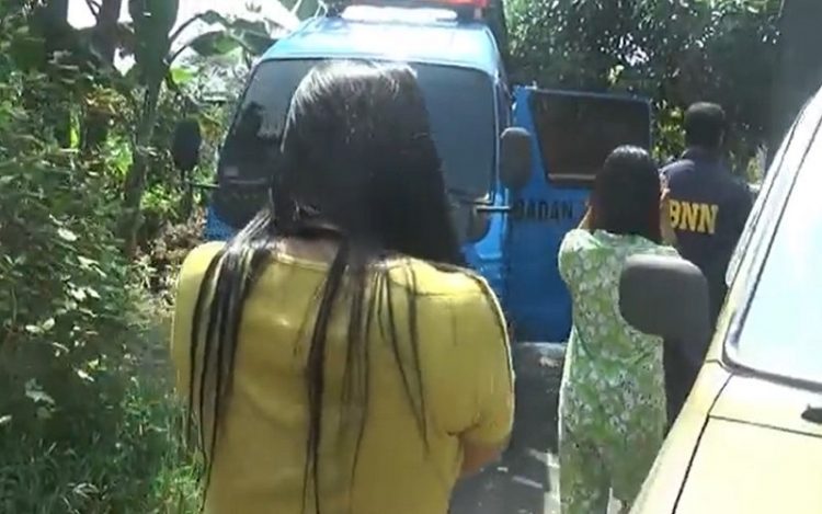 Razia BNNK Asahan di kos-kosan (Foto: iNews/Ulil Amri)