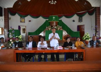 Bupati Humbang Hasundutan (Humbahas), Dosmar Banjarnahor, diwakili Asisten Pemerintahan, Makden Sihombing, hadiri acara peletakan batu pertama gedung Sekolah Minggu, dan Wisma HKBP Parsingguran, Rabu (22/6/2022) lalu, di Kecamatan Pollung.