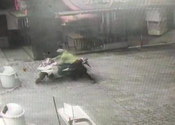 Hitungan Detik, Sepeda Motor Pegawai Honorer Raib Dicuri Maling (Foto: tangkapan layar)