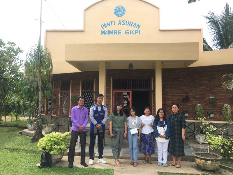 Panitia Perayaan Natal Pemuda 3 Sinode Gereja berbagi tali asih ke Panti Asuhan, Rabu (1/6/2022).