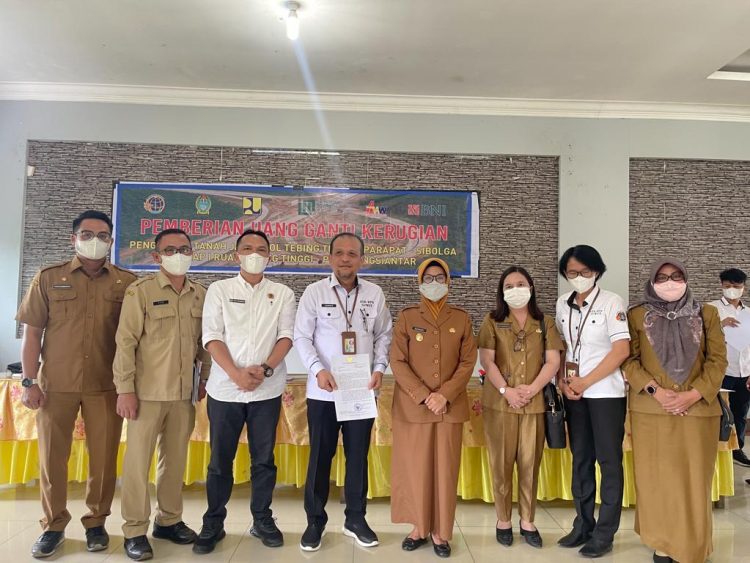 Foto bersama disela acara.