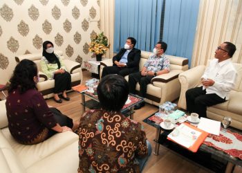 Ephorus GKPS, Pdt DR Deddy Fajar Purba dan Panitia Sinode Bolon GKPS ke-45, beraudiensi dengan Plt. Wali Kota Pematangsiantar, dr Susanti Dewayani SpA, di ruang kerja Wali Kota, Jumat (24/6/2022), pukul 10.00 WIB.