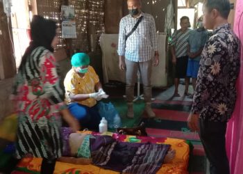 Korban saat ditangani tim medis.