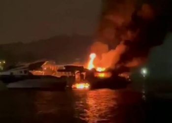 Kapal Ferry Penumpang Dumai Line 5 meledak dan terbakar. Foto: Gusti/SINDOnews