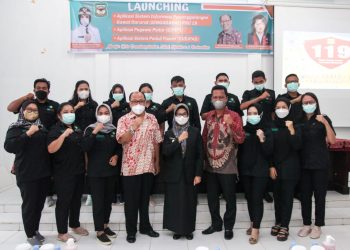 Foto bersama disela acara.