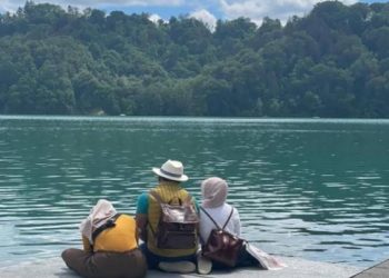 Istri Gubernur Jabar Ridwan Kamil, Atalia Praratya menuliskan pesan pamit pulang ke Indonesia kepada anak laki-lakinya, Emmeril Kahn Mumtadz atau Eril yang hilang di Sungai Aare, Bern, Swiss. Foto/Instagram @ataliapr
