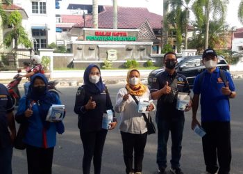 Karang Taruna Kota Pematangsiantar mengadakan aksi bagi masker gratis kepada warga, Selasa (19/7/2022) sore, pukul 15.00 WIB, di kawasan Jalan Merdeka Pematangsiantar.