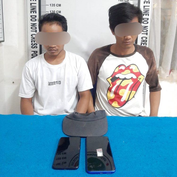 Foto kedua pelaku dan barang bukti yang diamankan Polisi.