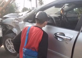 Mobil Daihatsu Xenia ringsek setelah ditabrak kereta api di perlintasan tanpa palang Kabupaten Asahan, Rabu (20/7/2022). (Foto: iNews TV/Ulil Amri)