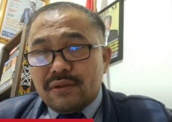 Kuasa hukum keluarga Brigadir J, Komaruddin Simanjuntak, menolak dengan tegas jika ada yang menyebutkan adanya baku tembak di rumah Irjen Ferdy Sambo yang menyebabkan Brigadir J tewas. (Kanal YouTube via Warta Kota)