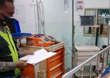Satu orang yang ikut dalam tabrakan maut sepeda motor di Pematangsiantar saat menjalani perawatan intensif di rumah sakit. Sementara 2 pemotor yang terlibat kecelakaan tewas seketika. Foto: Istimewa