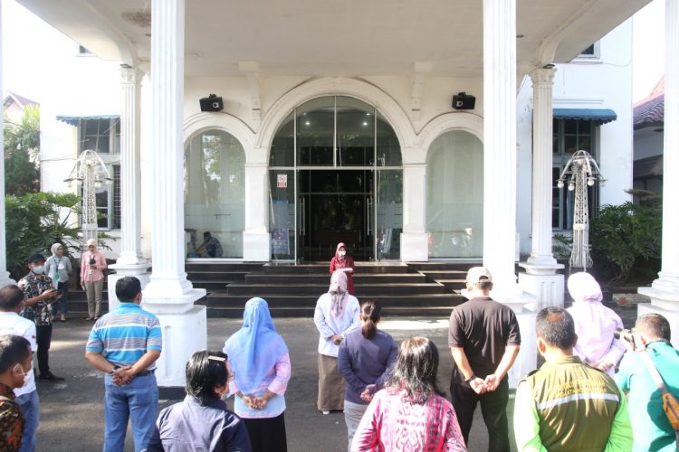 Apel pelepasan Petugas Pemantauan Hewan Kurban yang dipimpin Plt. Wali Kota Pematangsiantar, dr Susanti Dewayani SpA, di halaman Balai Kota, Jumat (8/7/2022) pagi.