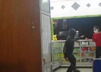 Perampok Bersajam Satroni Apotek di Medan. [Ist]
