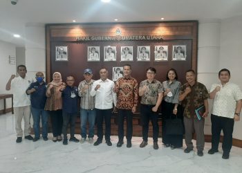 Foto bersama usai Rapat Koordinasi Kesiapan Kejurnas Rally bersama Wakil Gubernur Sumut, Musa Rajekshah, di Ruang Kerja Wagub Sumut, Kantor Gubernur, Jalan Diponegoro Medan, pada hari Rabu lalu.