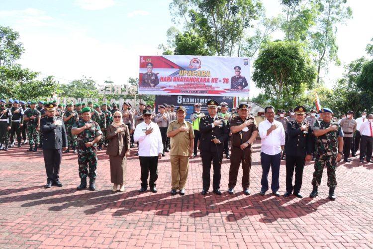 Foto bersama usai Upacara Hari Bhayangkara Ke-76.