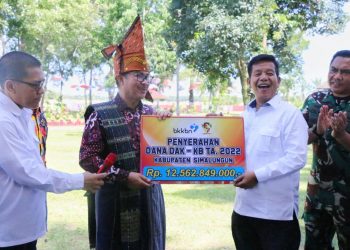 Foto bersama disela kunjungan Kepala Badan Kependudukan Keluarga Berencana Nasional (BKKBN) Republik Indonesia (RI) Hasto Wardoyo.
