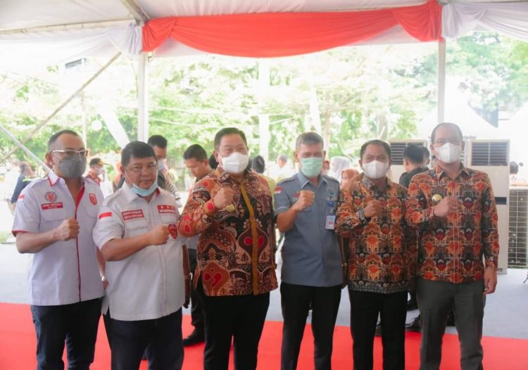 Bupati Humbang Hasundutan, Dosmar Banjarnahor, SE, mengikuti puncak peringatan ke-29 Hari Keluarga Nasional (Harganas) Tahun 2022