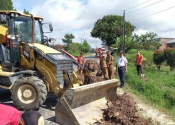 Perbaikan jalan berlobang langsung dipandu Sekdakab, Drs Tonny Sihombing, bersama Kadis Perhubungan, Jaulin Simanullang dan Plt. Kepala BPBD (Badan Penanggulangan Bencana Daerah), Rommel Silaban.