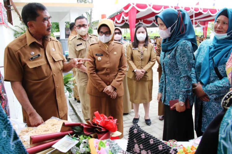 Tim Penilai Desa dan Kelurahan Terbaik Tingkat Provinsi Sumut, mengunjungi Kelurahan Naga Pitu untuk melakukan penilaian.