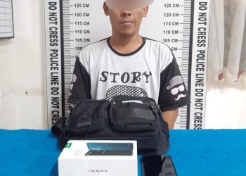 Foto pelaku dan barang bukti yang diamankan di kantor Polisi.