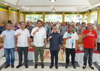 Bupati Humbahas, Dosmar Banjarnahor, SE, saat menghadiri sosialisasi Percepatan Peningkatan Produk Dalam Negeri dan UMK-Koperasi, Minggu (14/8/2022), di Pendopo Rumah Dinas Wali Kota Medan.