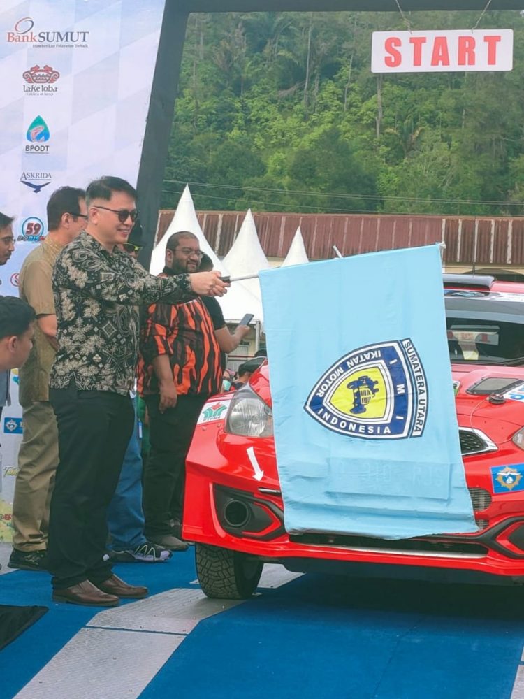 Start Kejuaraan Nasional Danau Toba Rally 2022 di HTI TPL.