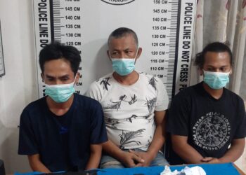 Foto ketiga pelaku dan barang bukti yang diamankan Sat Narkoba Polres Pematangsiantar.