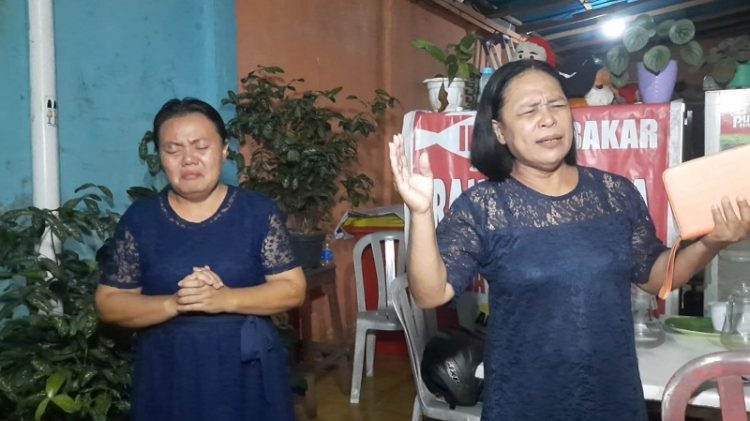 Keluarga mendoakan Bharada E agar tegar menghadapi kasus penembakan Brigadir J/ Foto: Subhan Sabu