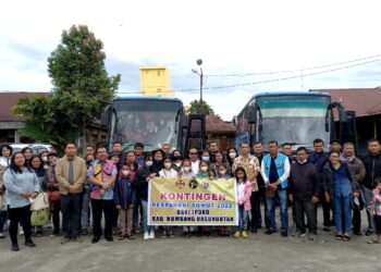 Bupati Humbahas melalui Sekretaris Daerah, Drs. Tonny Sihombing, M.IP, turut memberangkatkan dan memotivasi peserta kontingen Kabupaten Humbang Hasundutan, Jumat (26/8/2022) lalu.