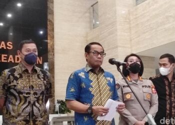 Dirtipidum Bareskrim Polri Brigjen Andi Rian Djajadi (tengah) (Foto: Azhar/detikcom)