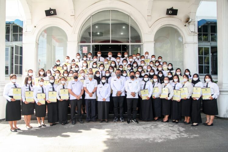 Foto bersama disela acara.