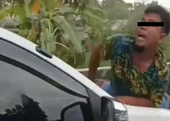 Preman Sangar di Sumut Naik Kap Mobil, Sopir Tancap Gas Bawa ke Markas TNI (Foto: Tangkapan Layar)