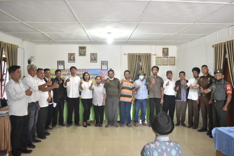 Foto bersama disela acara.