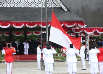 Suasana upacara peringatan Detik-detik Proklamasi Kemerdekaan RI ke-77, di Lapangan H Adam Malik Pematang Siantar, Rabu (17/8/2022).