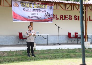 Kapolres Simalungun, AKBP Ronald F.C Sipayung, S.H., S.I.K., M.H, saat memberikan kata sambutan di acara temu ramah dengan Insan Pers, Kamis (11/8/2022).