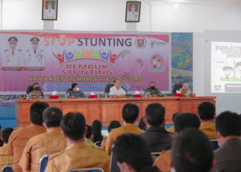 Pemkab Humbahas menyelenggarakan Rembuk Stunting Tingkat Kabupaten yang diselenggarakan di Aula Hutamas kompleks Perkantoran Tanotubu, dan dihadiri langsung oleh Bupati Humbang Hasundutan, Dosmar Banjarnahor, SE.