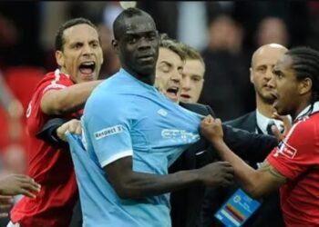 Cerita Legenda Manchester United, Rio Ferdinand yang Pernah Ingin Bunuh Mario Balotelli di Derby Manchester. (Foto: The Guardian)