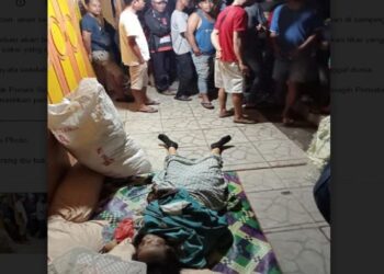 Seorang ibu tua ditemukan meninggal dunia dengan kondisi tidur di samping salah satu toko roti, di jalan Sisingamangaraja, Kelurahan Sukadame, Kecamatan Siantar Utara, Kota Pematangsiantar. Foto SINDOnews