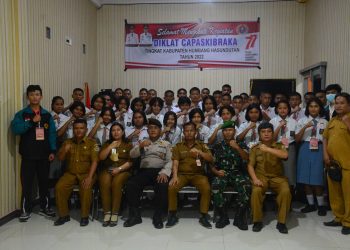 Foto bersama disela kegiatan.