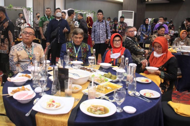 , Plt. Wali Kota Pematang Siantar, dr Susanti Dewayani SpA, menghadiri welcome dinner bersama para Wali Kota dari seluruh Indonesia, di Padang Convention Center (PCC) Hotel Truntum Kota Padang.