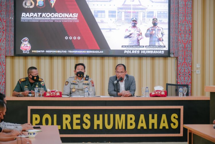 Bupati Humbahas saat hadiri Rakor Pencegahan dan Penanggulangan Karhutla, di Aula Mako Polres Humbahas, Kamis (11/8/2022) lalu.