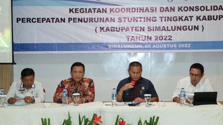 Sekretaris Daerah Kabupaten (Sekdakab) Simalungun, Esron Sinaga, saat menghadiri koordinasi dan konsolidasi percepatan penurunan stunting tingkat kabupaten dan kota, di Hotel Horison Pematangsiantar, Jum'at (5/8/2022).