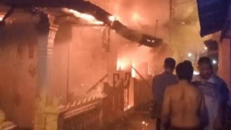 Kebakaran rumah yang menewaskan empat orang di kawasan permukiman Jalan Cilacap Barat, Kelurahan Belawan II, Kecamatan Medan Belawan, Kota Medan, Kamis (4/8/2022). (Foto : Ist)