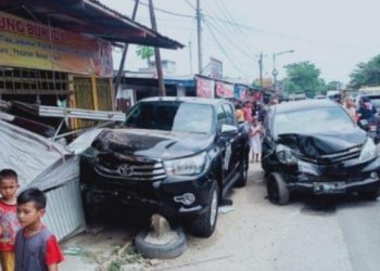 Mobil yang mengalami kecelakaan di Jalan Gatot Subroto, Kelurahan Pabatu, Kecamatan Padang Hulu, Kota Tebingtinggi. HO / Tribun Medan